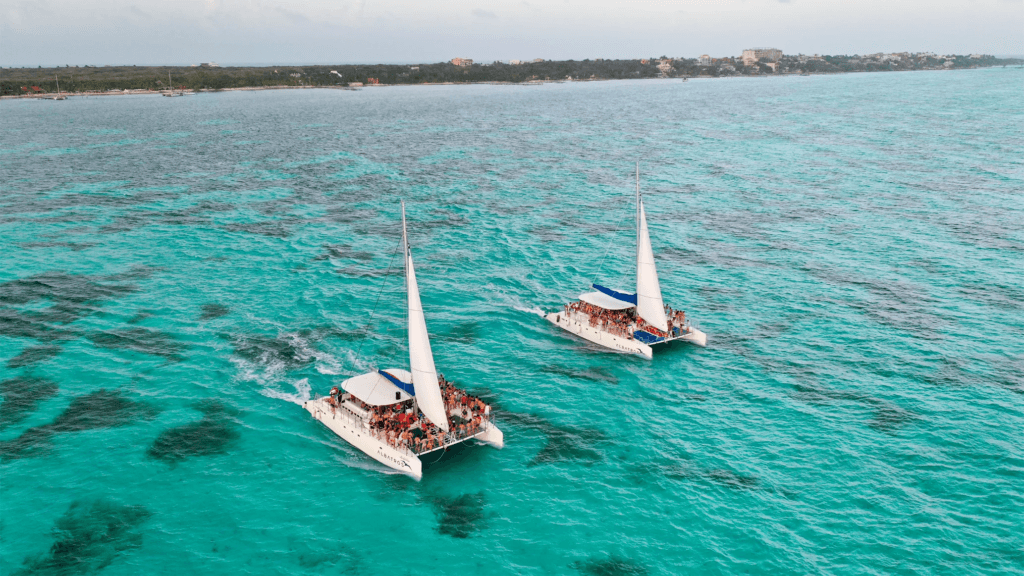 Get Up and Go - Tour en Catamarán a Isla Mujeres - Imagen 4