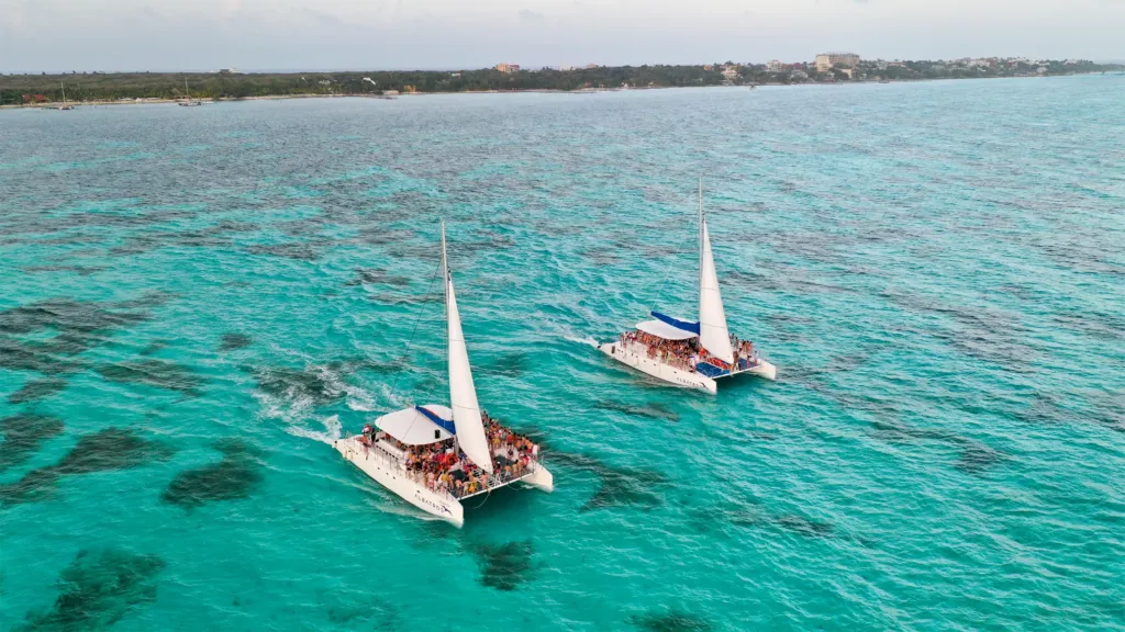 Platino - Navegación de lujo a Isla Mujeres