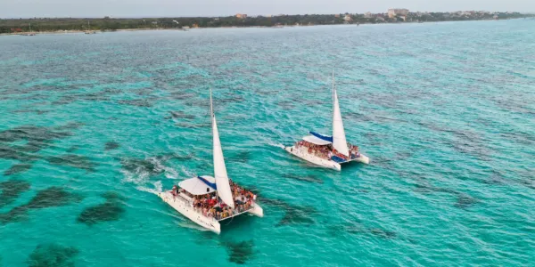 Platino - Navegaci&oacute;n de lujo a Isla Mujeres