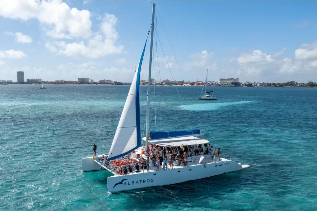 Plus - Tour en Catamarán a Isla Mujeres