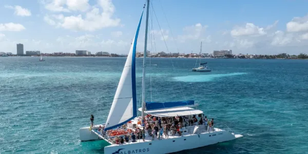 Plus - Tour en Catamar&aacute;n a Isla Mujeres