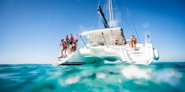 Island Discovery - Excursi&oacute;n en catamar&aacute;n con todo incluido