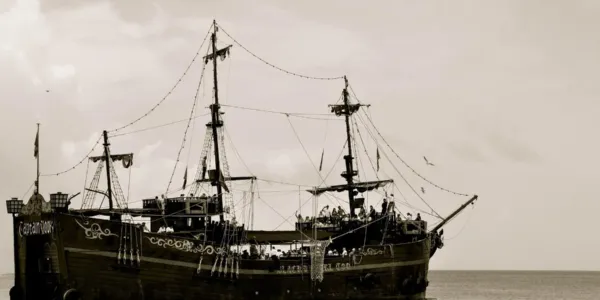 Capit&aacute;n Hook - Cena Espect&aacute;culo Pirata en Canc&uacute;n