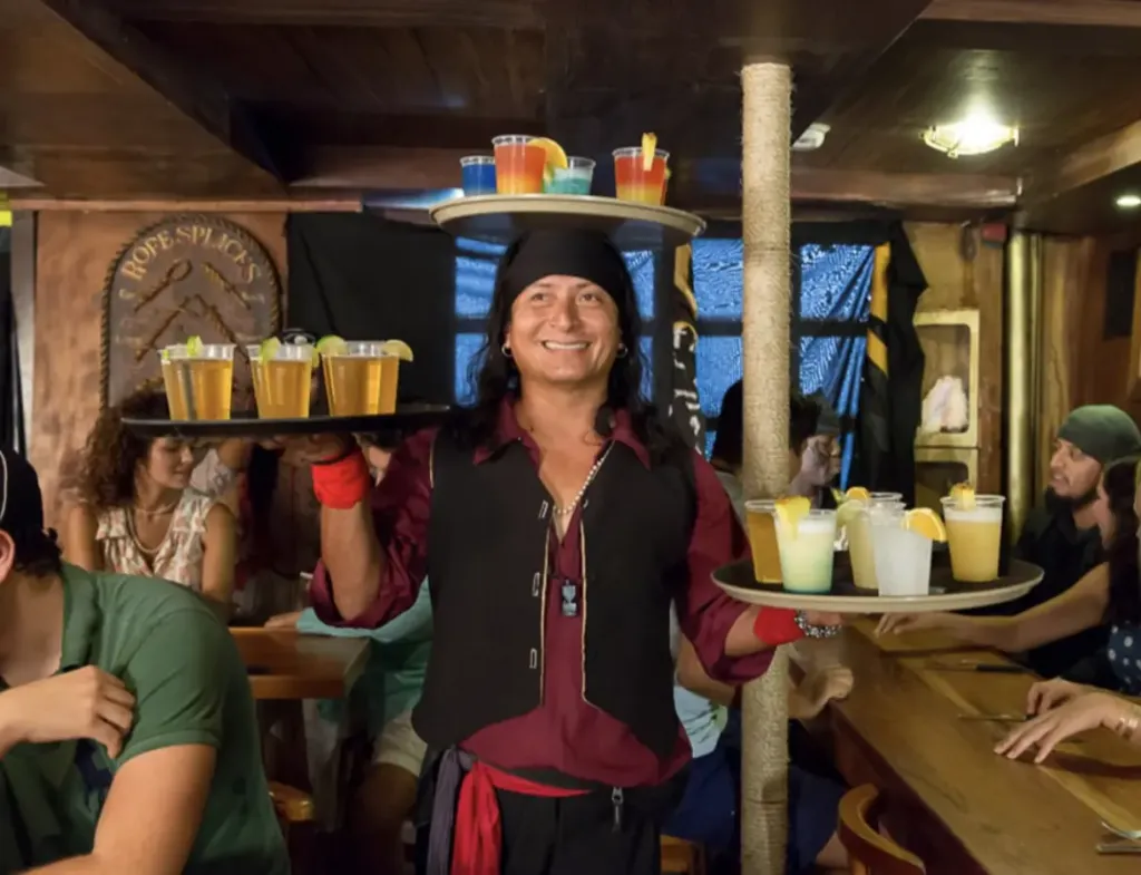 Capitán Hook - Cena Espectáculo Pirata en Cancún - Imagen 6